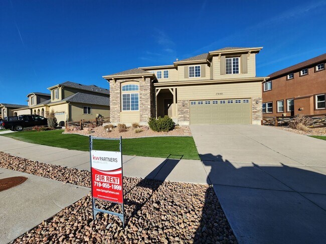 Foto del edificio - Captivating 5 Bed, 4 Bath Home In Amazing ...