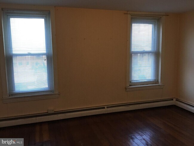 Building Photo - 517 Stanbridge St