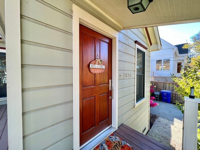 Building Photo - Two Bedroom Downtown Napa Gem