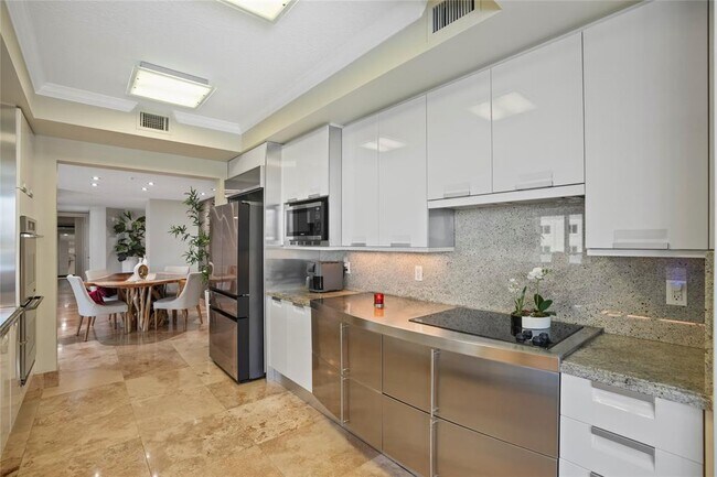 Foto del edificio - 715 Bayshore Dr