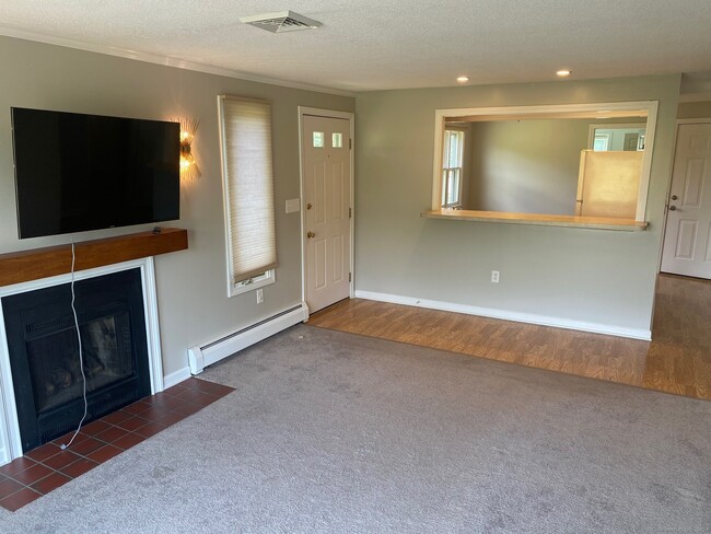 Building Photo - 31 Hickory Ln