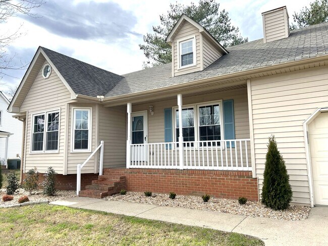 Building Photo - Amberwood Circle