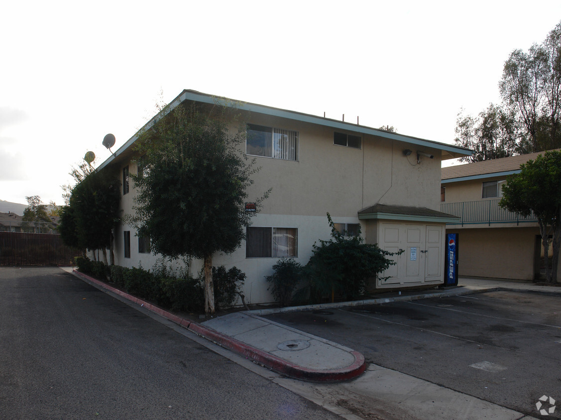 Building Photo - Chinaberry Apartments