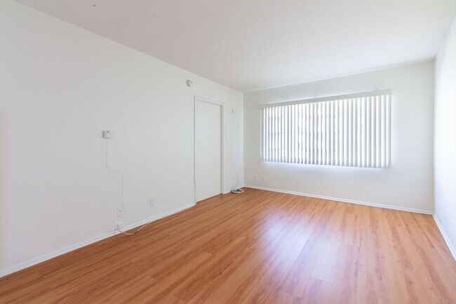 Foto del edificio - 667-669-669 Levering Ave