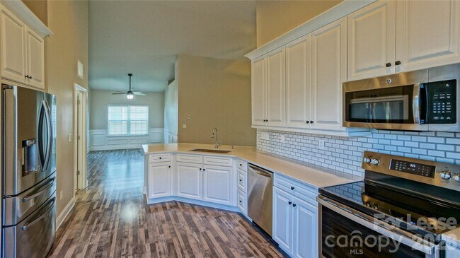 Foto del edificio - 108 Bunker Hill Ln