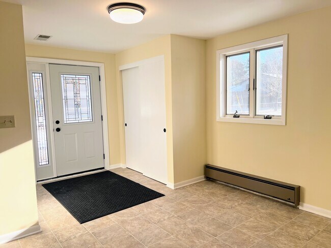 Foto del edificio - 1670 Stillwater St