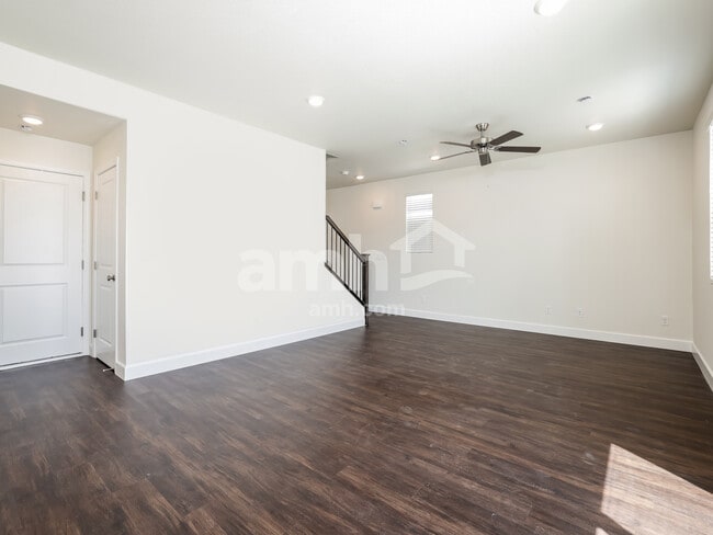Foto del edificio - 6448 Intuition Ln