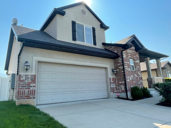 Building Photo - Beautiful Single Family Home Available Soon!