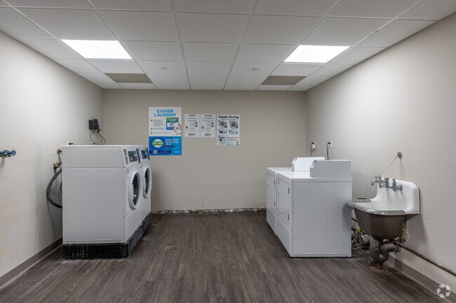 Lavandería - Sycamore Crest 55+ Senior Apartments