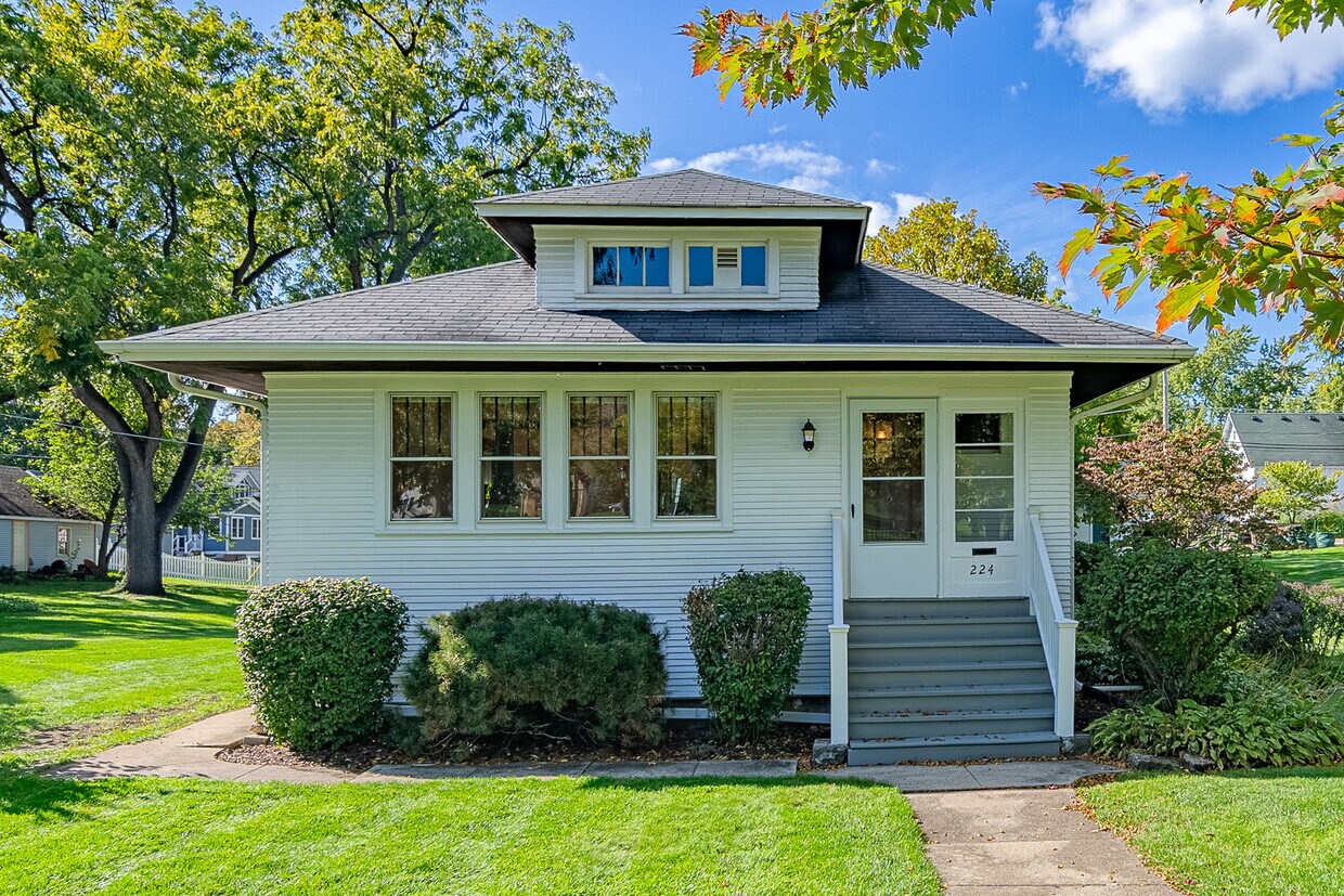 224 S Walnut St, Itasca, IL 60143 House Rental in Itasca, IL