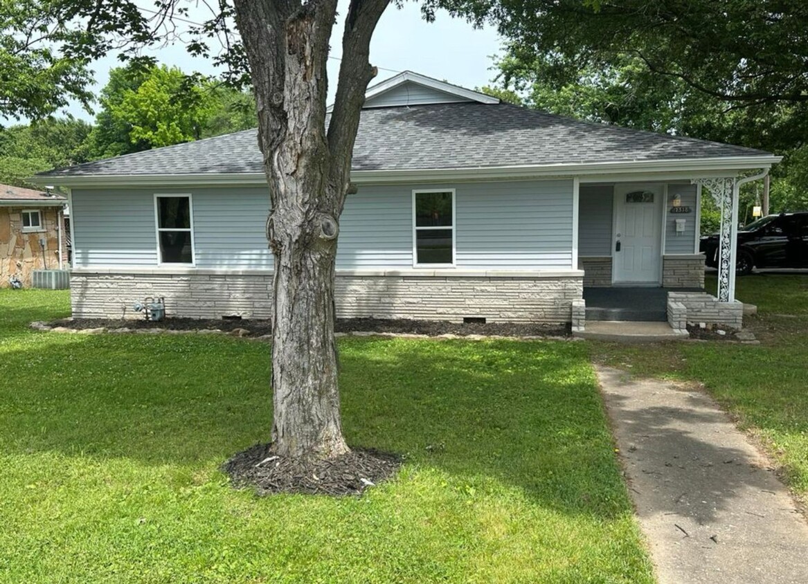 Primary Photo - 3 bed/2 bath/1 car garage