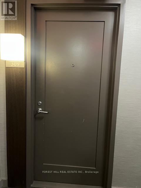 Building Photo - 310 Tweedsmuir Ave