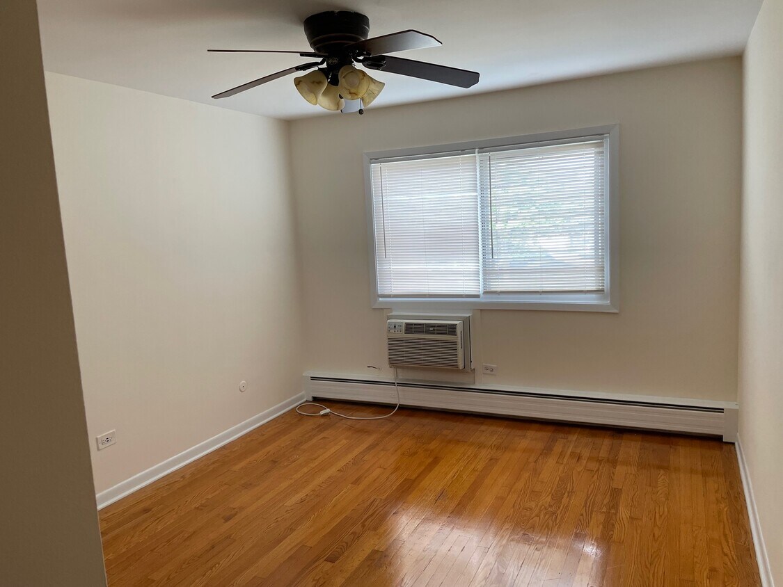 Primary Photo - 4840 N Linder Ave