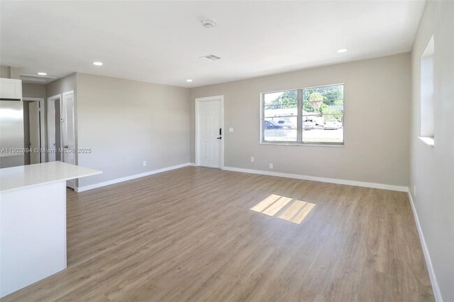 Building Photo - 5654 Papaya Rd