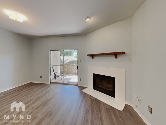 Foto del edificio - 2450 Wickersham Ln