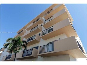 Building Photo - 1150 Collins Ave