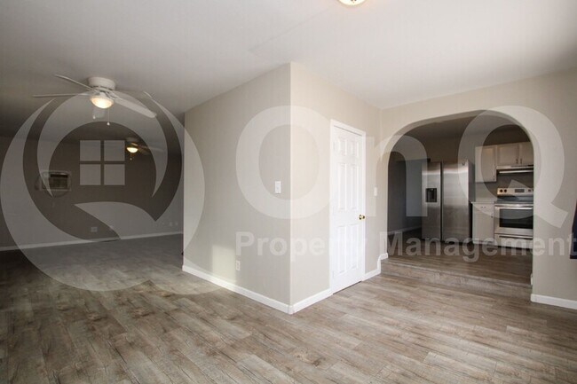 Building Photo - 4501 E Lynne Ln