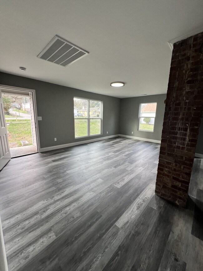 Foto del edificio - 1100 Tunnel Blvd