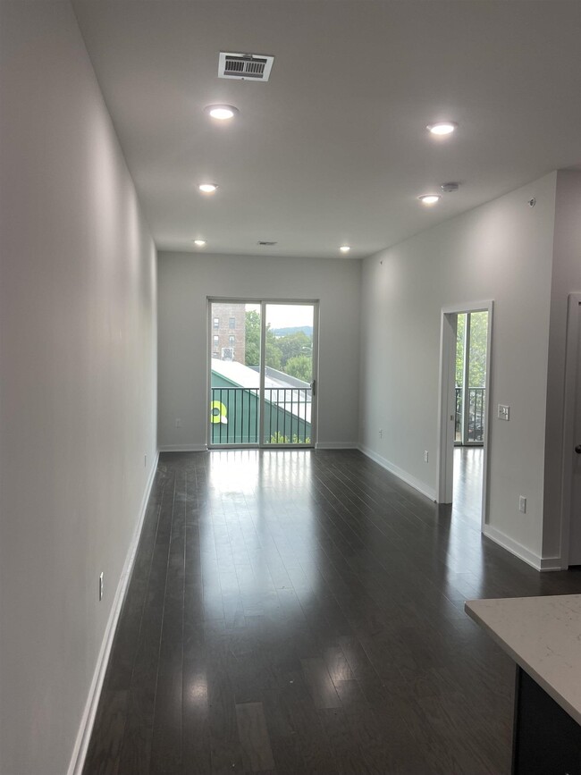 Building Photo - 275 BROADWAY