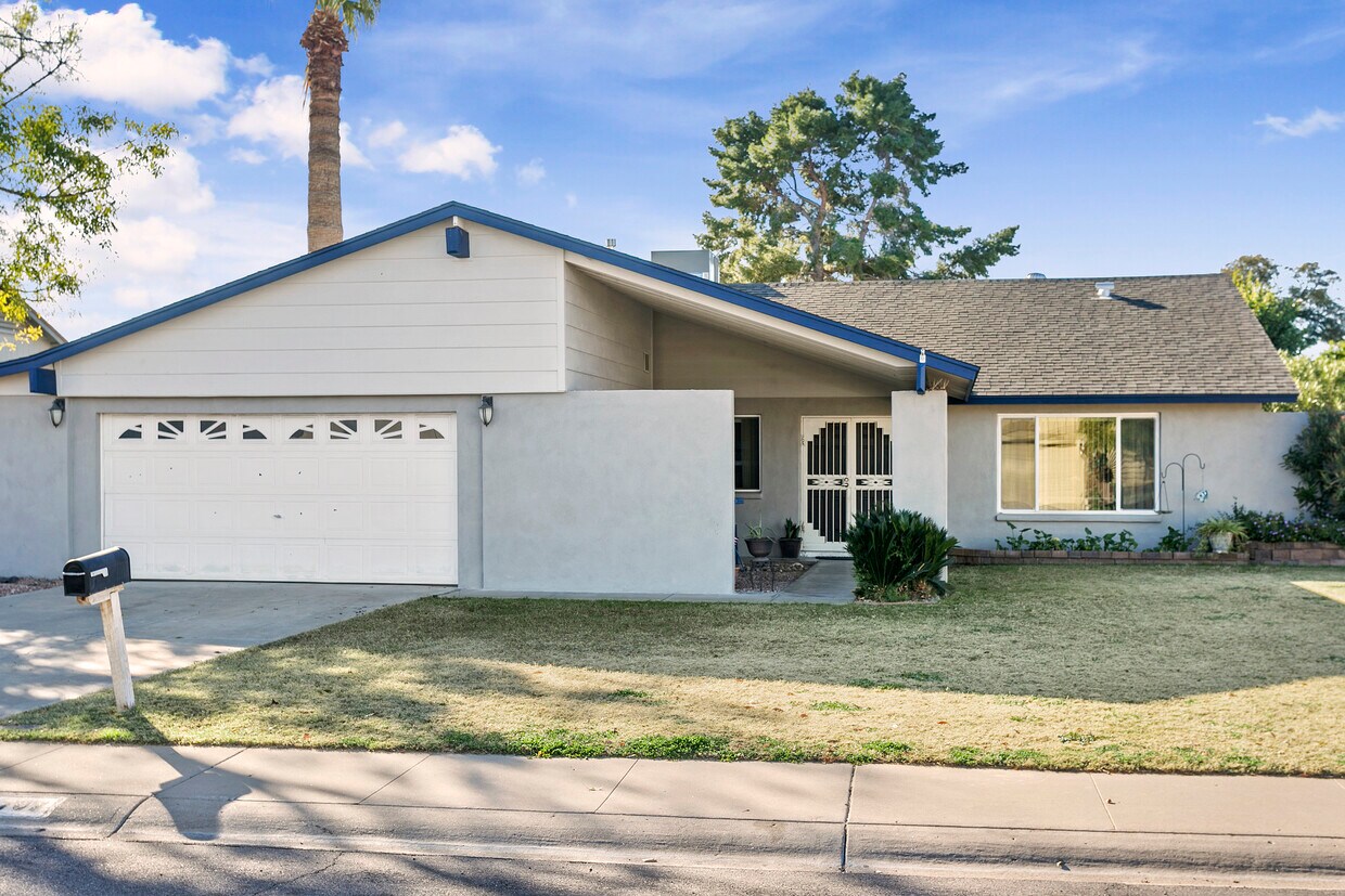 Foto principal - 2707 E Louise Dr