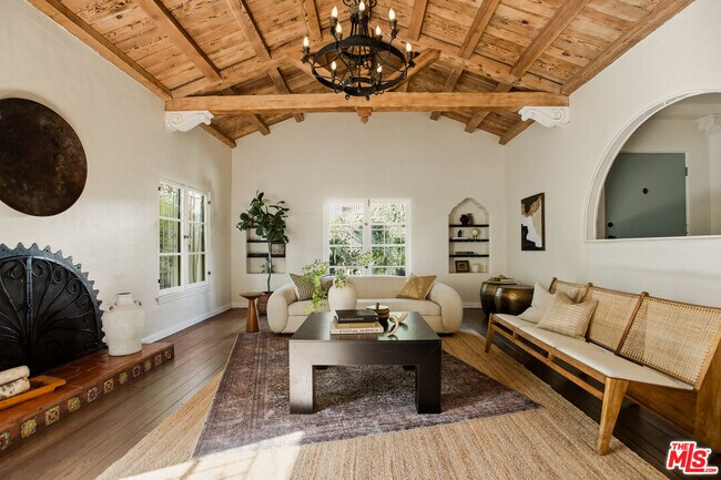 Foto del edificio - 1518 N Beverly Dr