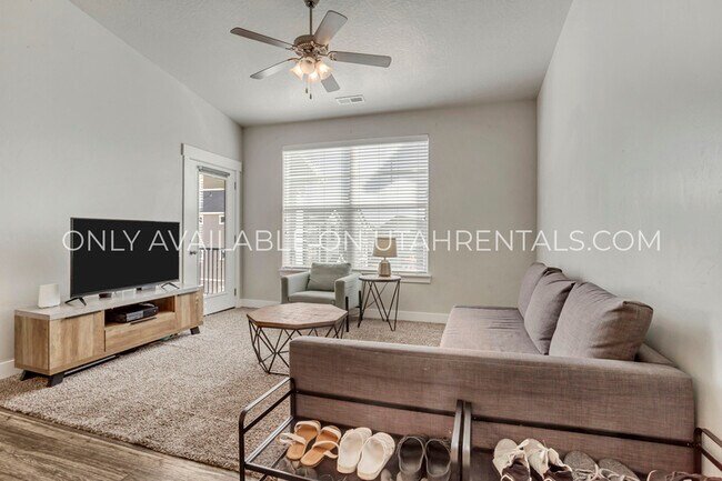 Building Photo - 73 W Silver Springs Dr