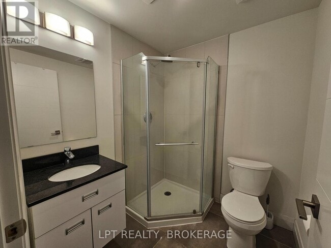 Building Photo - 652 Princess St