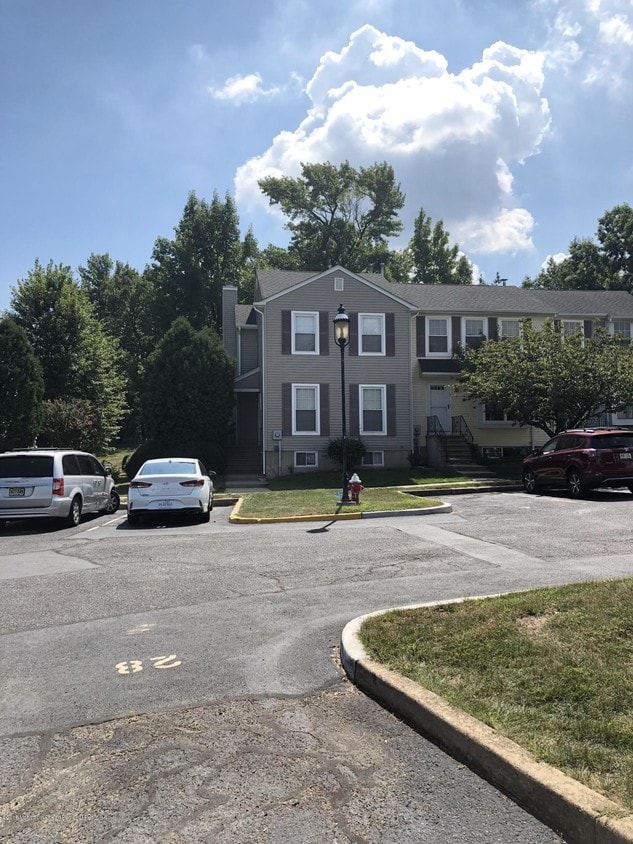 6 Telegraph Ln, Sayreville, NJ 08872 Condo for Rent in Sayreville, NJ