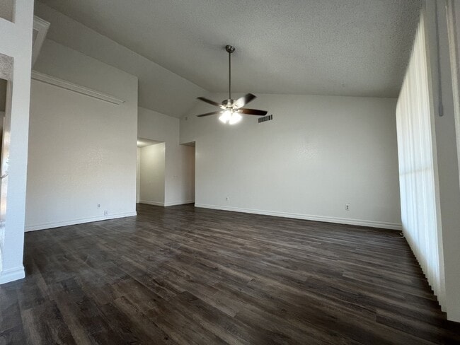 Foto del edificio - 7119 W McLellan Rd