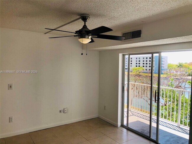 Foto del edificio - 8260 SW 210th St