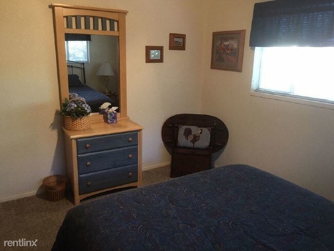 Building Photo - 2 br, 1 bath Condo - 1229 Greenleaf Rd SE