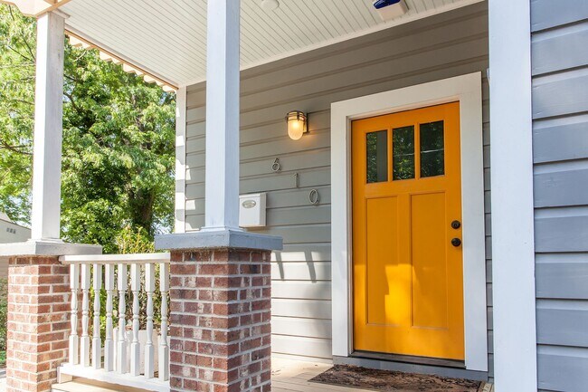 Building Photo - Available July 16, 2024! Gorgeous 3bd/2.5b...