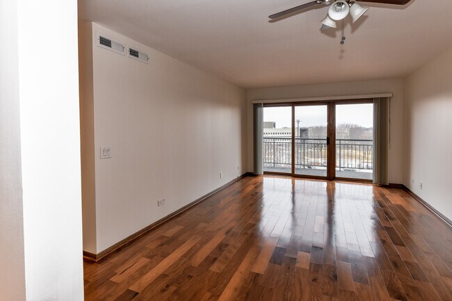 Building Photo - 6400 W Berteau Ave