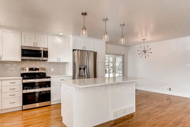 Building Photo - 2637 S Tennyson Way
