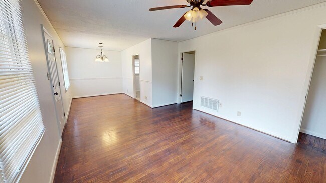 Building Photo - 3307 Bedford Ln