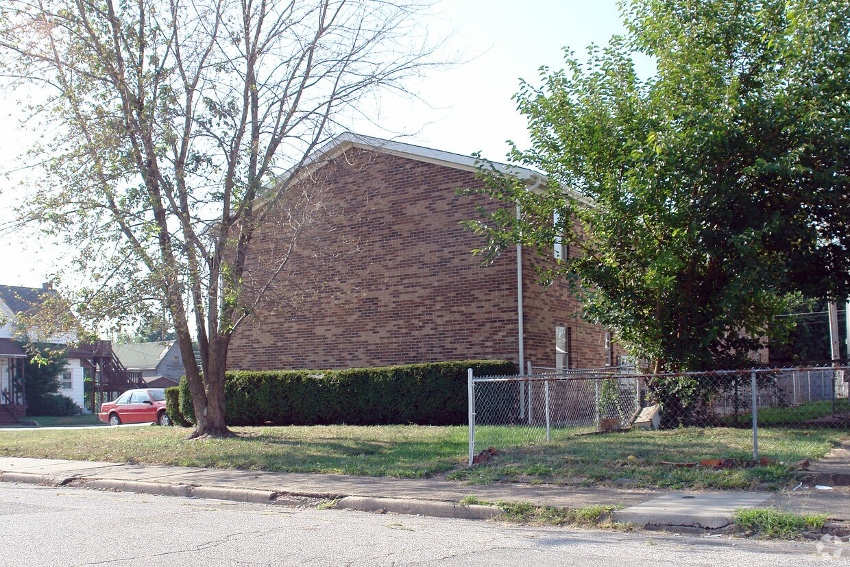 Building Photo - 25-31 E Iowa St