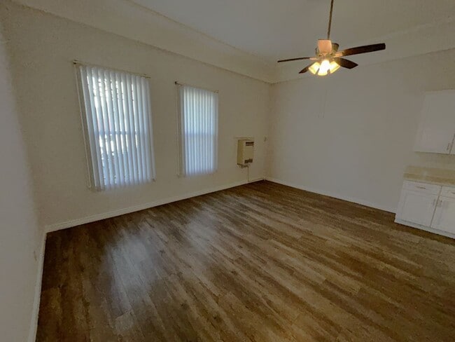 Foto del edificio - 3170 - 856 S. Catalina St.