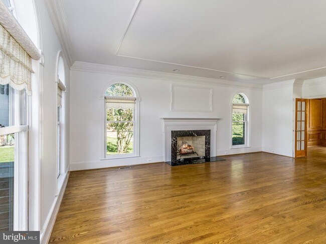 Foto del edificio - 8951 Brook Rd