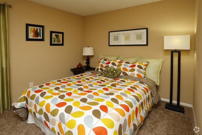 2BR,1.5BA - Apex Hoover