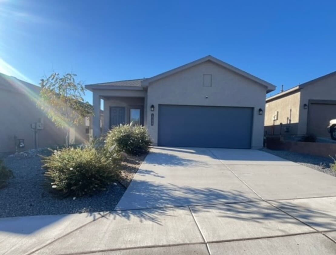 Primary Photo - Beautiful New 3bedroom 2 bathroom Home Fully Equipped With Everything You Need In A Gated Community!