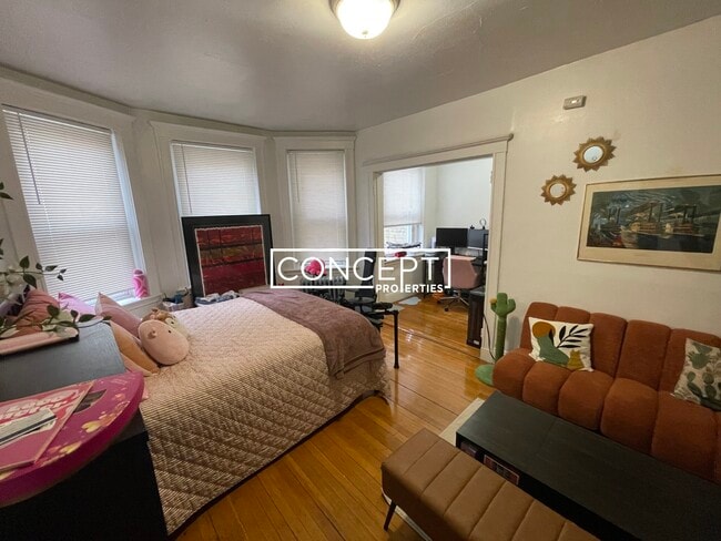 Building Photo - 121 Park Dr