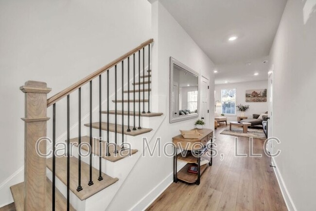 Building Photo - 860 Pleasant Fls Dr