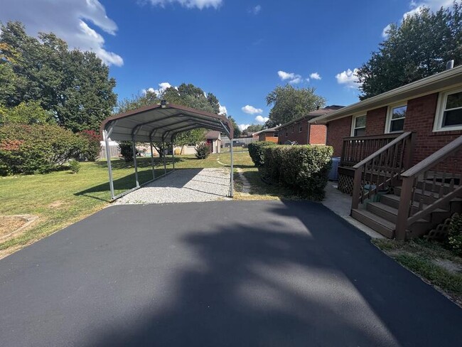 Building Photo - 6001 Applegate Ln