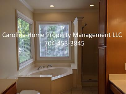 Foto principal - 6217 Randy Dr