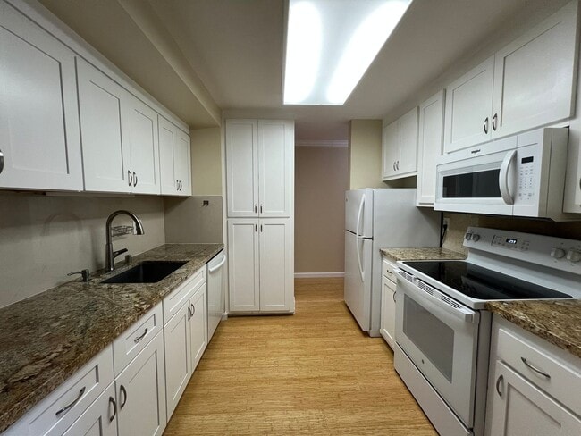 Building Photo - 1 bedroom condo in Santa Clara! $2450