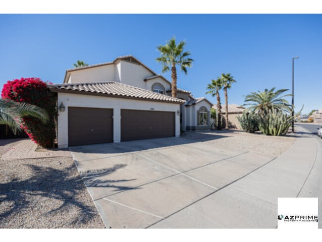 Building Photo - Live The Lifestyle Youve Dreamed Of In This 5/3 Gilbert Jewel Near Kokopelli Golf Course, Where E