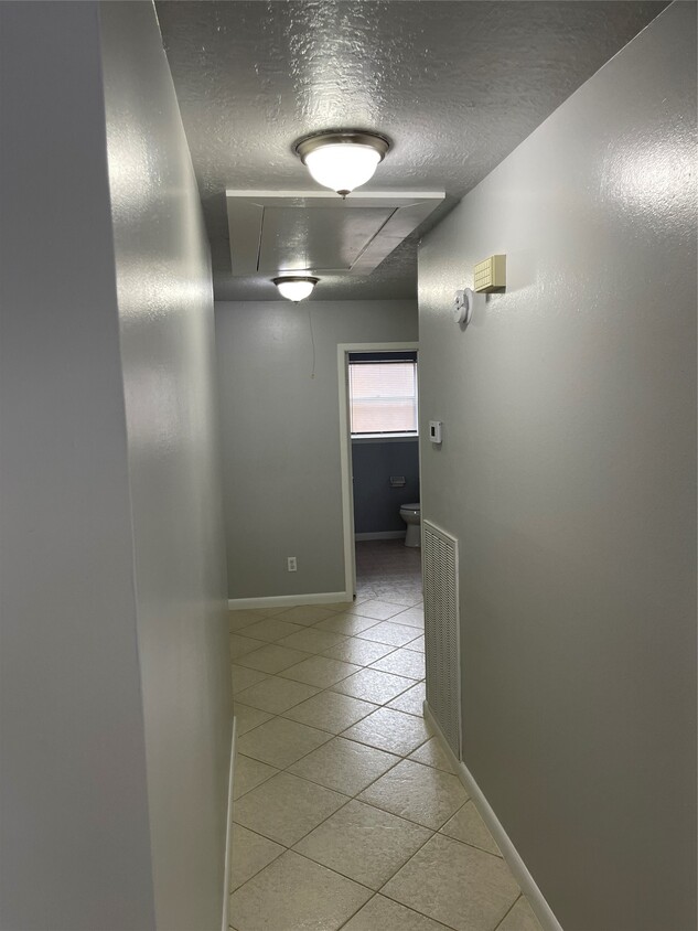 Building Photo - 2302 E Shannon St