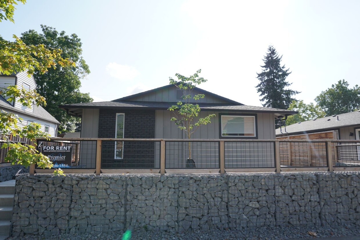 Foto principal - 3605 F St
