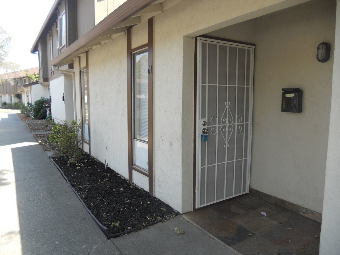 Primary Photo - 61 El Toro Ct