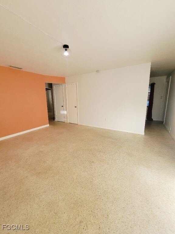 Foto del edificio - 25 Maple Ave N